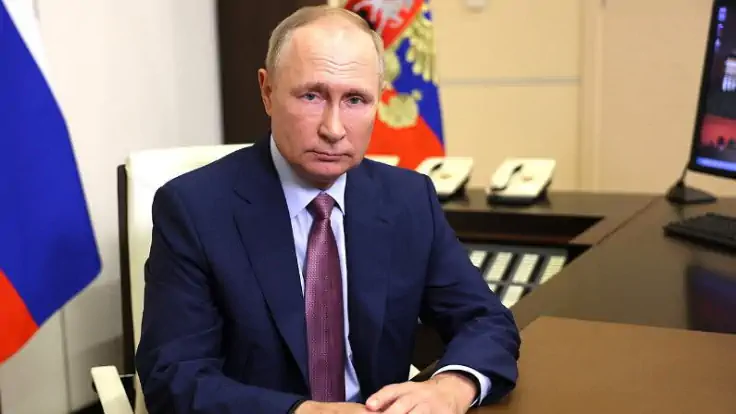 За компютером